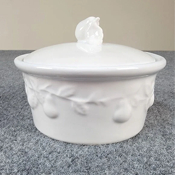 Vintage Lillian Vernon White Pears and Leaves Round Mini Casserole with Lid 5" - Picture 7 of 8